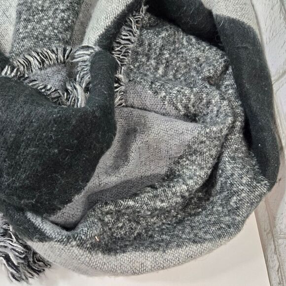 Warm, large blanket scarf - Picture 7 of 7